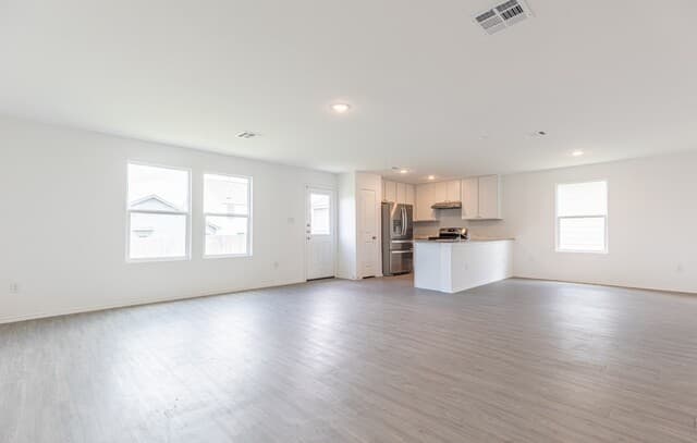 4-bedroom rental at 6941 Dorato Rdg in Elmendorf, TX — photo 5