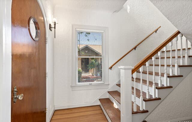2-bedroom rental at 331 W Elsmere Pl Unit 102 in San Antonio, TX — photo 3