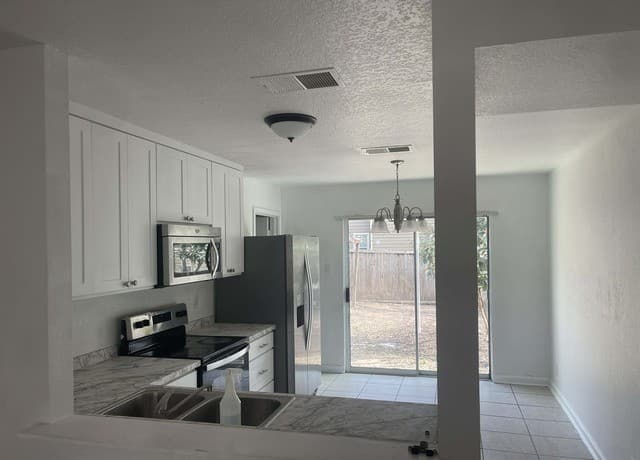 Home for sale at 22 Badgers Hls in San Antonio, TX — photo 2