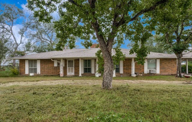 4-bedroom home for sale at 4875 Mount Olive Rd in Adkins TX