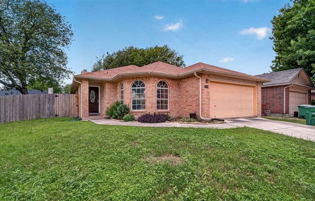 Home for sale at 2018 Budding Blvd in San Antonio, TX — photo 2