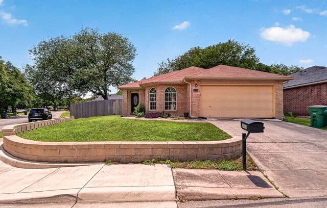 Home for sale at 2018 Budding Blvd in San Antonio, TX — photo 3