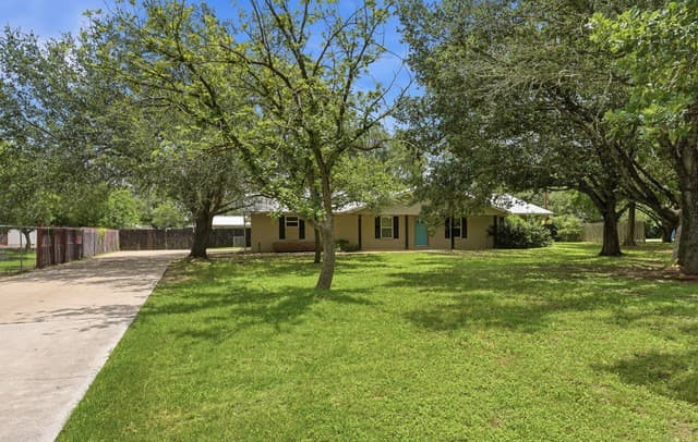Home for sale at 111 Deer Run in Pleasanton, TX — photo 1