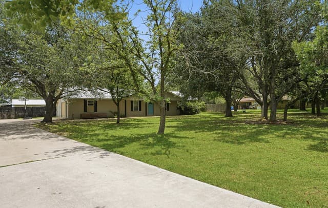 Home for sale at 111 Deer Run in Pleasanton, TX — photo 2