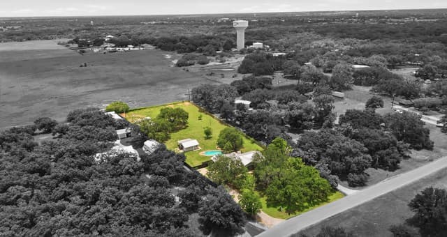 Home for sale at 111 Deer Run in Pleasanton, TX — photo 3