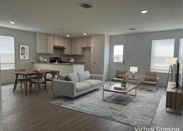 4-bedroom rental at 6606 Willow Lndg in Converse, TX — photo 3