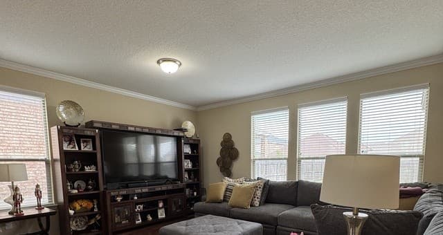 Home for sale at 223 Anchor Blf in Universal City, TX — photo 2