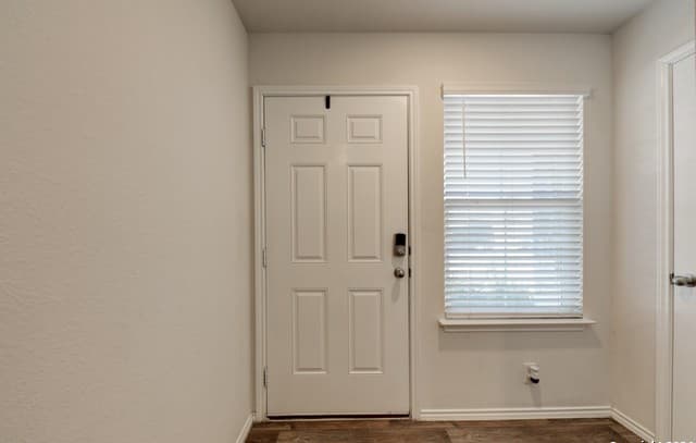 3-bedroom rental at 197 Middle Green Loop in Floresville, TX — photo 4