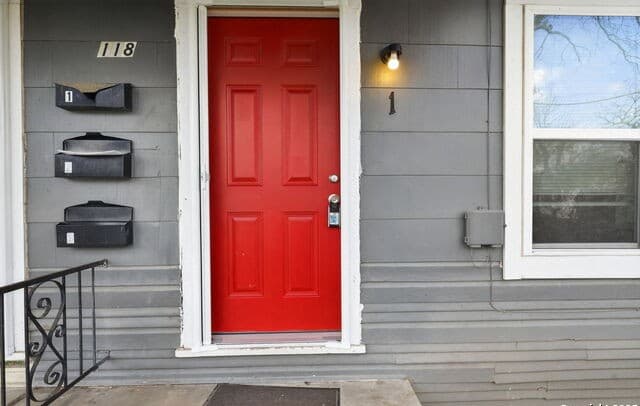 1-bedroom rental at 118 Compton #1 Unit 1 in San Antonio, TX — photo 2