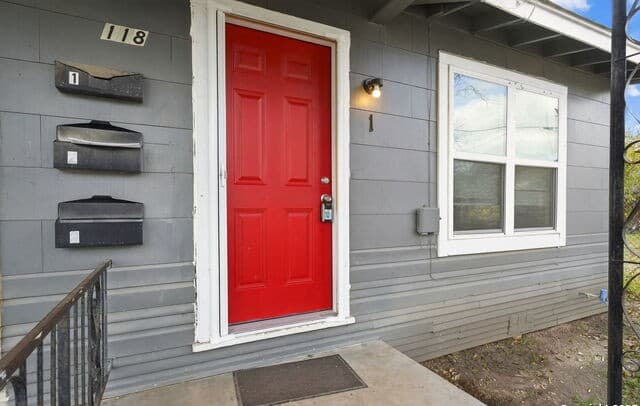 1-bedroom rental at 118 Compton #1 Unit 1 in San Antonio, TX — photo 3