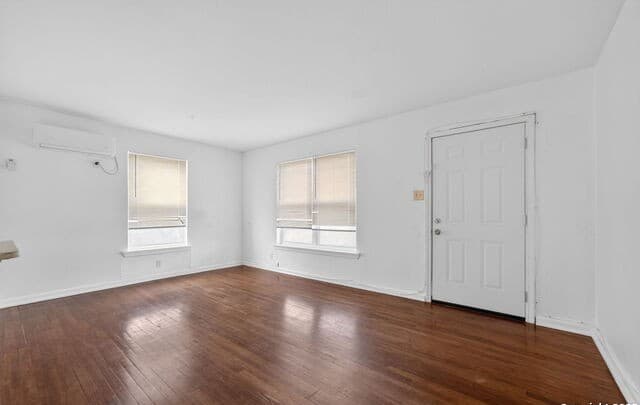 1-bedroom rental at 118 Compton #1 Unit 1 in San Antonio, TX — photo 5