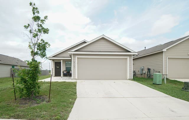 4-bedroom rental at 4107 Imogene Ivy in San Antonio, TX — photo 2
