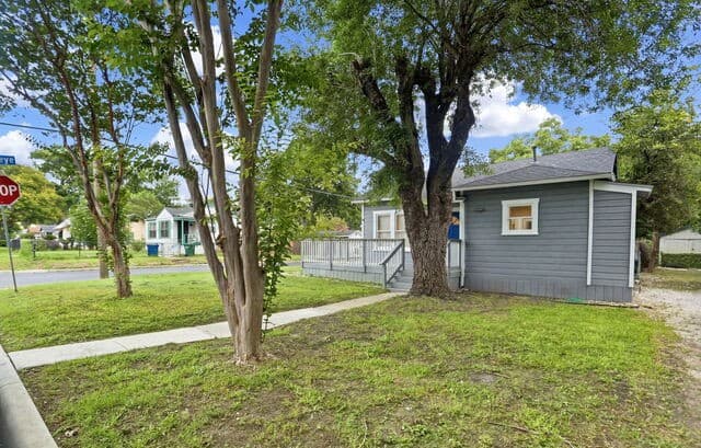 Home for sale at 1502 W Elsmere in San Antonio, TX — photo 2