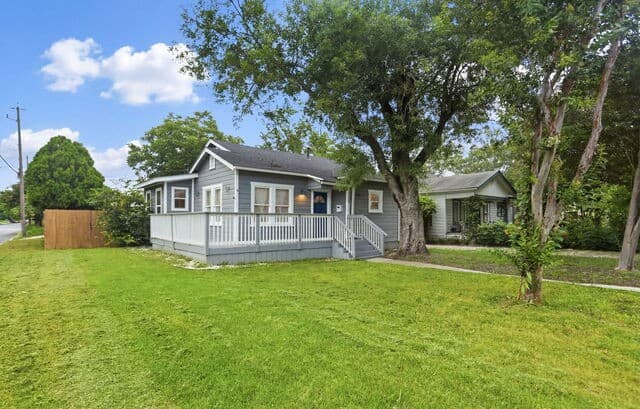Home for sale at 1502 W Elsmere in San Antonio, TX — photo 3