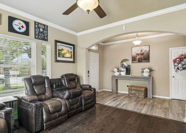 Home for sale at 212 Bison Ln in Cibolo, TX — photo 4