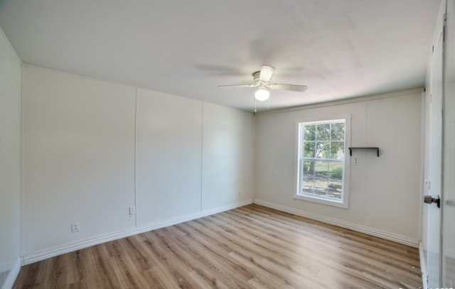 3-bedroom rental at 8325 Fm 327 Unit 3 in Elmendorf, TX — photo 5