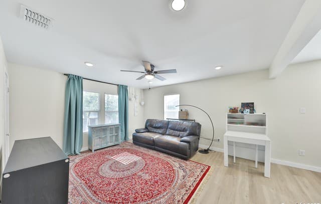 2-bedroom rental at 315 W Norwood Ct Unit 1 in San Antonio, TX — photo 3