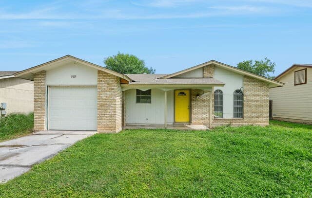 Home for sale at 5019 Borchers Dr in Kirby, TX — photo 1