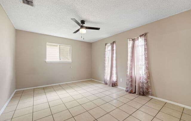 Home for sale at 5019 Borchers Dr in Kirby, TX — photo 3