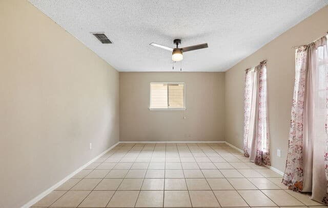 Home for sale at 5019 Borchers Dr in Kirby, TX — photo 4