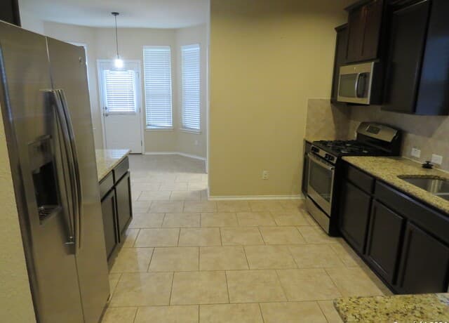 3-bedroom rental at 11622 Blossom Blf in Schertz, TX — photo 5