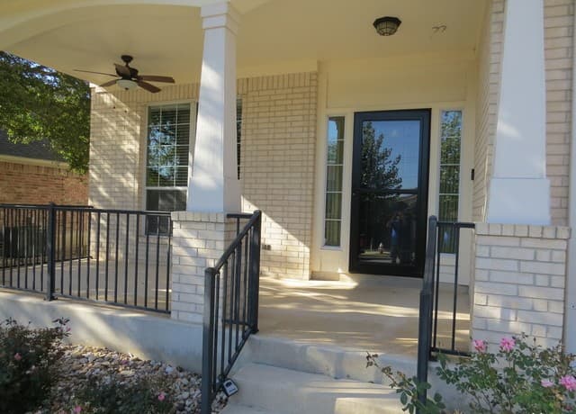 5-bedroom rental at 519 Ginsberg Dr in Schertz, TX — photo 2