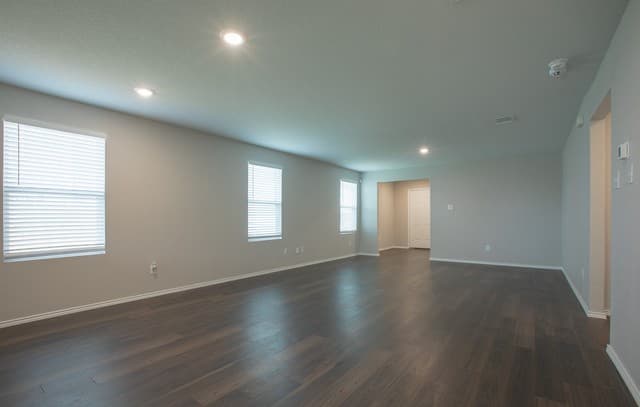 Home for sale at 5402 Frederick Blf in Von Ormy, TX — photo 4