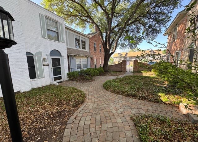 2-bedroom rental at 2811 Woodbury Dr Unit 201 in San Antonio, TX — photo 4