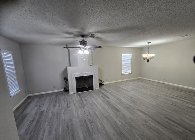 Home for sale at 27 Messenger Crk in Leon Valley, TX — photo 4