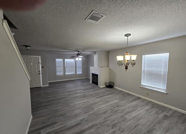 Home for sale at 27 Messenger Crk in Leon Valley, TX — photo 5
