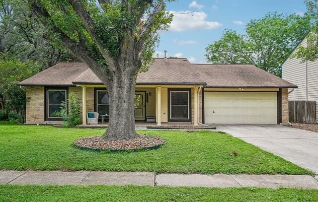 Home for sale at 16319 Falcon Hill St in San Antonio, TX — photo 3