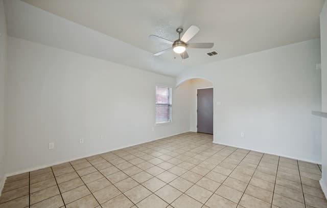 3-bedroom rental at 3851 Bacall Way in Converse, TX — photo 3