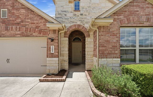 Home for sale at 309 Albarella in Cibolo, TX — photo 4