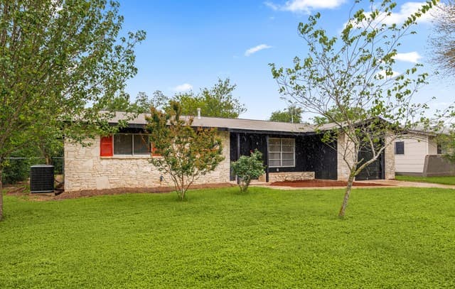 Home for sale at 5230 Swann Ln in San Antonio, TX — photo 3