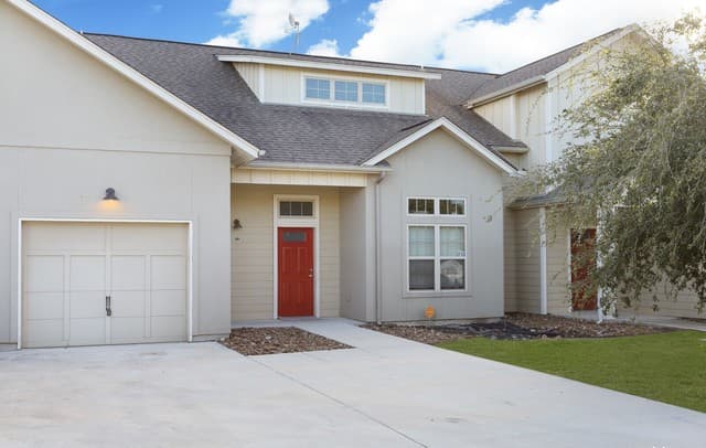 3-bedroom rental at 211 Circle Ct in Pleasanton TX