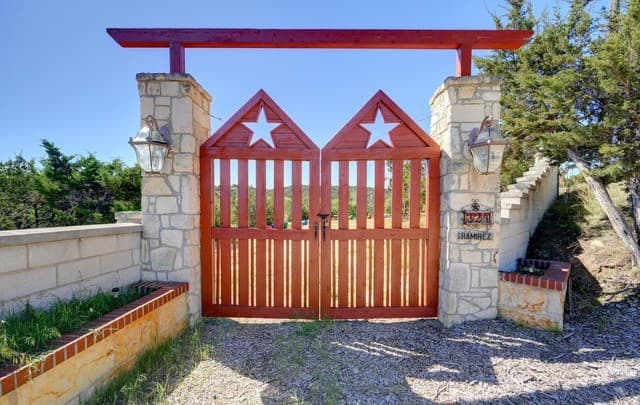 Home for sale at 324 E Headwaters Ranch Rd in Kendalia, TX — photo 2