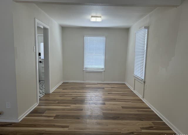 2-bedroom rental at 922 McIlvaine Unit 2 in San Antonio, TX — photo 5