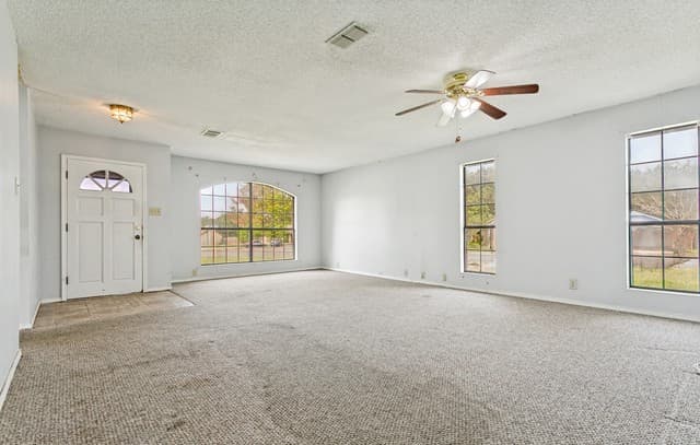 Home for sale at 6703 Linn Lake Dr in San Antonio, TX — photo 4
