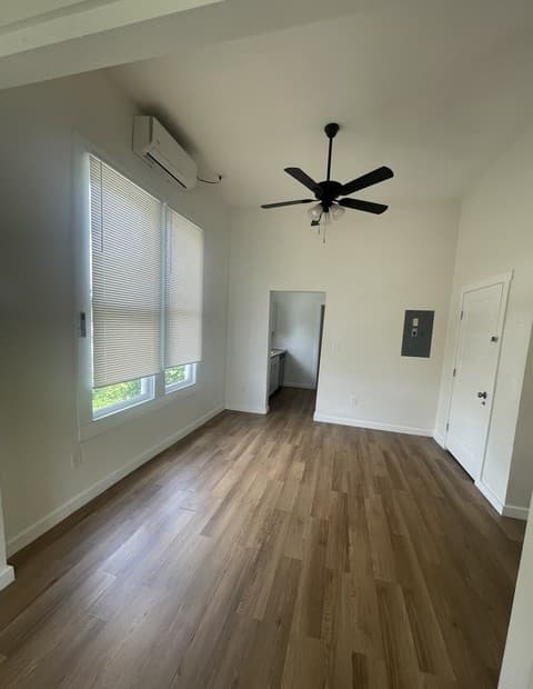 1-bedroom rental at 1815 E Houston St Unit 1 in San Antonio, TX — photo 3