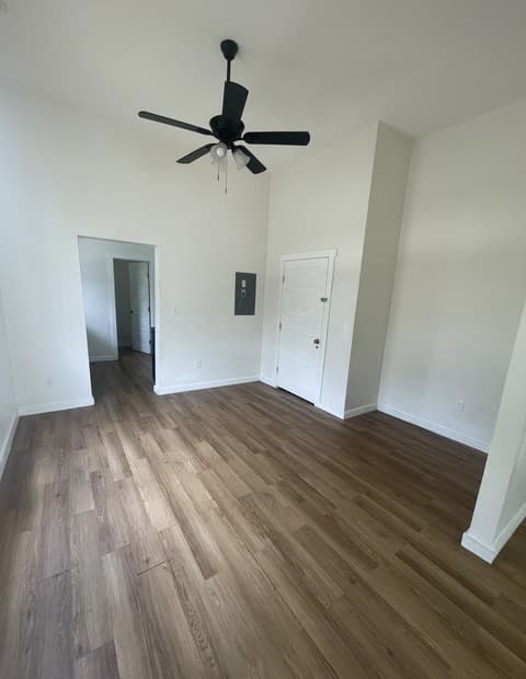 1-bedroom rental at 1815 E Houston St Unit 1 in San Antonio, TX — photo 4