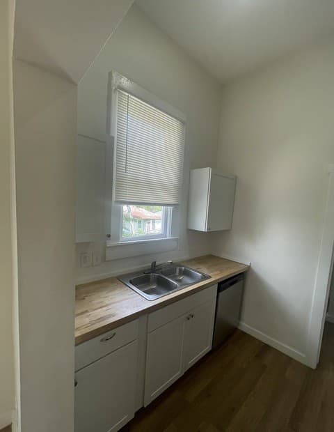 1-bedroom rental at 1815 E Houston St Unit 1 in San Antonio, TX — photo 5