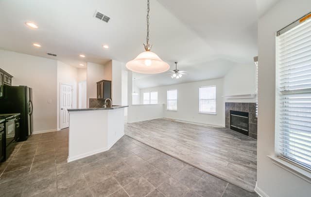 3-bedroom rental at 3301 Orth Ave in Schertz, TX — photo 5