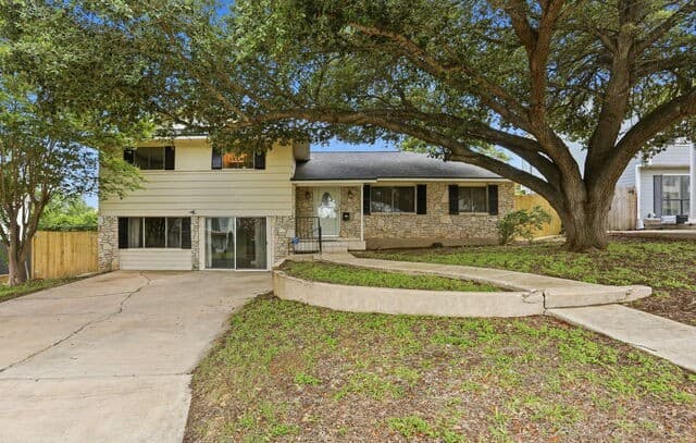 Home for sale at 3906 Killarney Dr in San Antonio, TX — photo 1