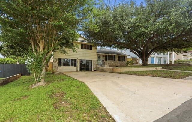 Home for sale at 3906 Killarney Dr in San Antonio, TX — photo 2