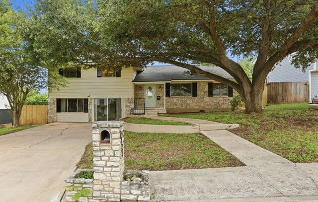 Home for sale at 3906 Killarney Dr in San Antonio, TX — photo 4