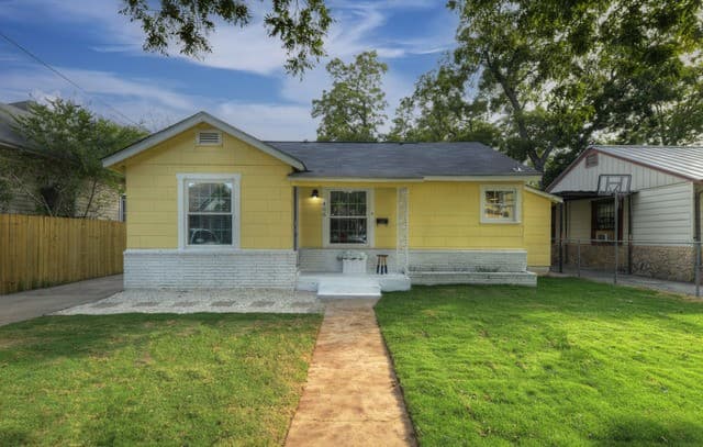 Home for sale at 406 Mckinley Ave in San Antonio, TX — photo 1