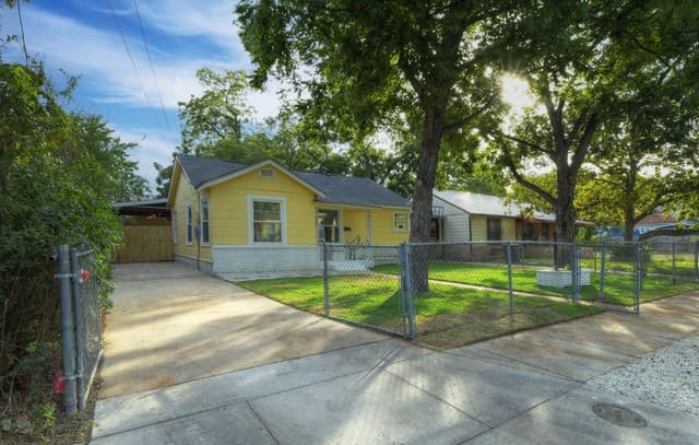 Home for sale at 406 Mckinley Ave in San Antonio, TX — photo 2