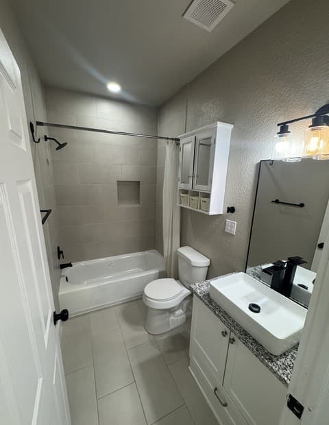 3-bedroom rental at 854 Canton in San Antonio, TX — photo 4