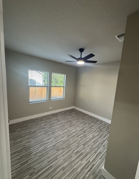 3-bedroom rental at 854 Canton in San Antonio, TX — photo 5