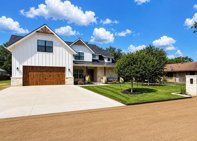 Home for sale at 1805 San Jacinto in Castroville, TX — photo 3